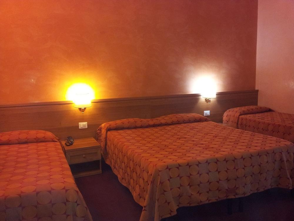New Morpheus Rooms Rome Exterior photo